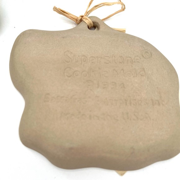 Sassafras Superstone Christmas Bear Gingerbread Cookie Mold And Recipe Booklet - Picture 5 of 6